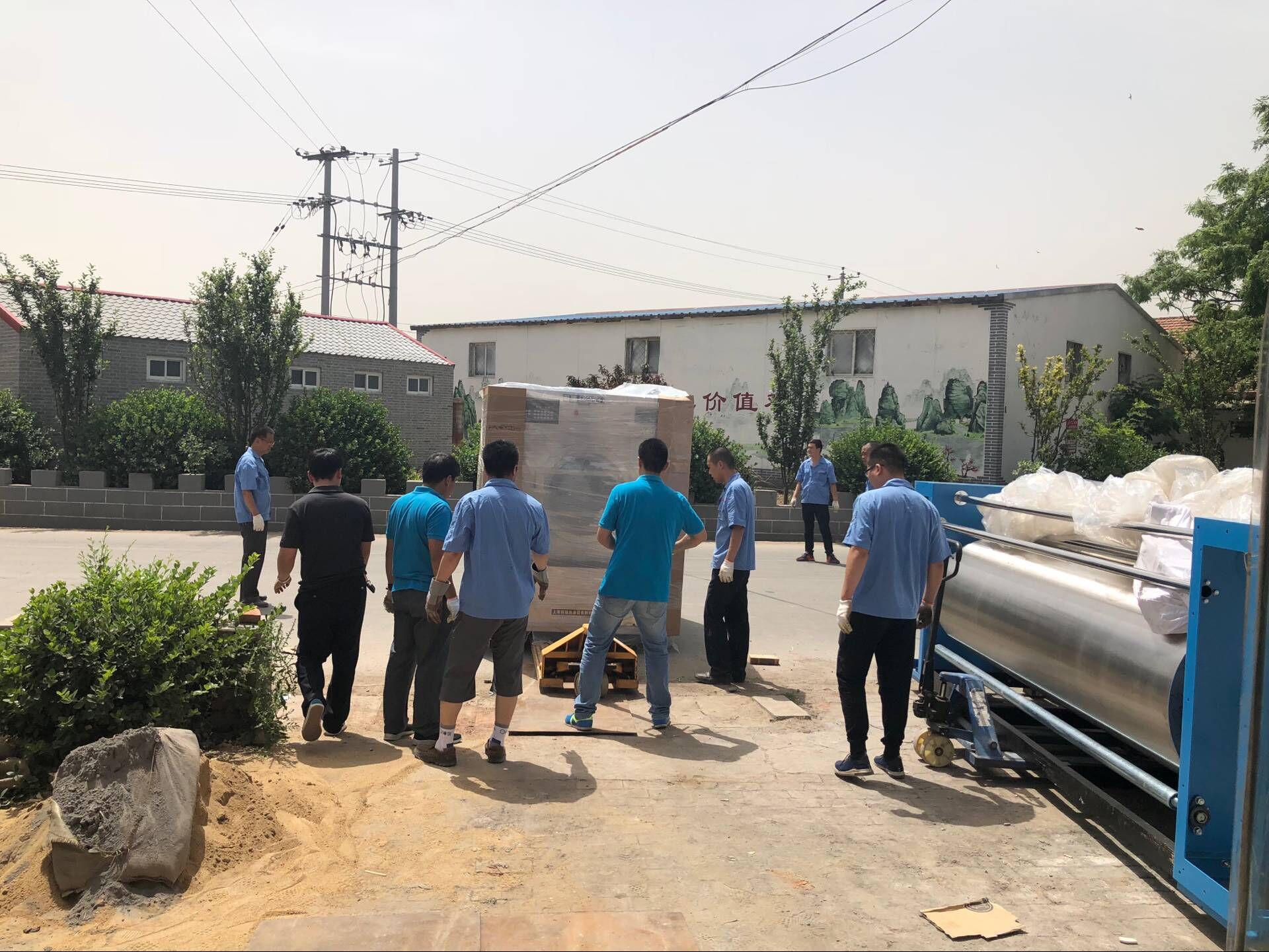 水洗廠(chǎng)設(shè)備送貨既辛苦又快樂(lè) 水洗廠(chǎng)設(shè)備送貨既辛苦又快樂(lè)