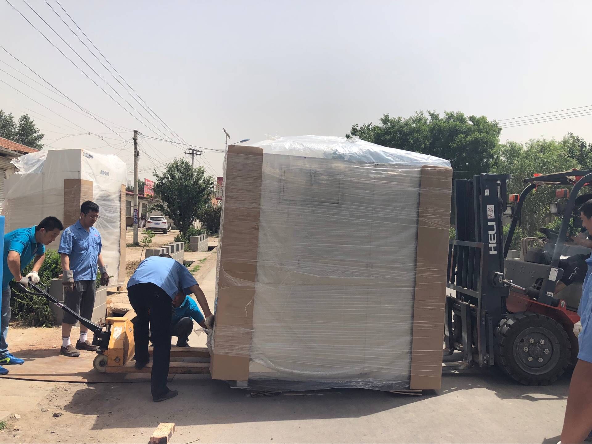 水洗廠(chǎng)設(shè)備送貨既辛苦又快樂(lè) 水洗廠(chǎng)設(shè)備送貨既辛苦又快樂(lè)