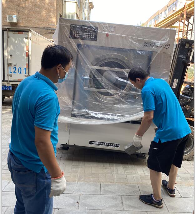 辛集第一醫(yī)院洗衣房洗滌設備送貨現場圖片